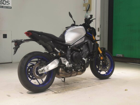 2022 Yamaha MT-09 (FZ-09), серебристый, 1175000 рублей - вид 5