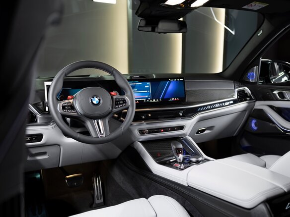2026 BMW X5 M Competition III (F95) Рестайлинг, серый, 28209300 рублей - вид 3
