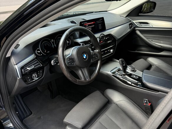 2019 BMW 5 серии 530d VII (G30/G31/G38), чёрный, 3900000 рублей - вид 4