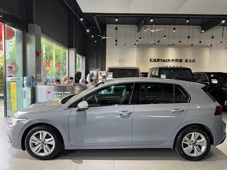 2022 Volkswagen Golf VIII, серый, 1650000 рублей, вид 4