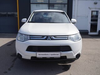 2013 Mitsubishi Outlander III, белый, 880000 рублей, вид 2