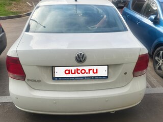 2015 Volkswagen Polo V, белый, 900000 рублей, вид 2