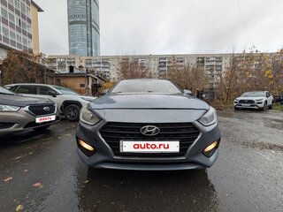 2017 Hyundai Solaris II, серый, 899999 рублей, вид 2