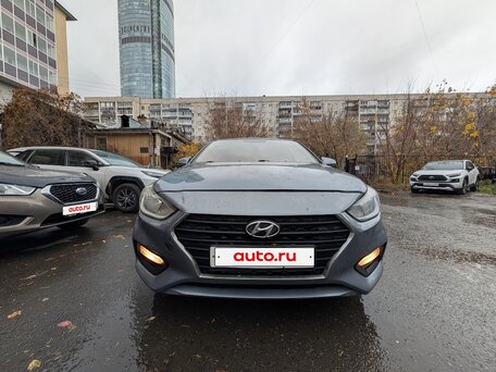2017 Hyundai Solaris II, серый, 899999 рублей, вид 2