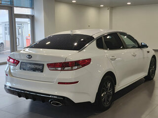 2018 Kia Optima IV Рестайлинг, белый, 1360000 рублей, вид 5