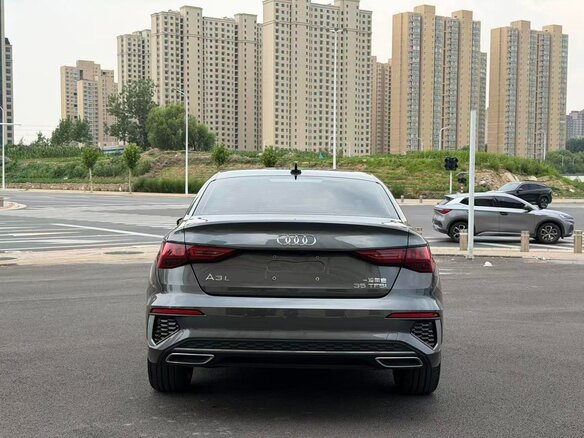 2023 Audi A3 35 TFSI IV (8Y), серый, 2250000 рублей - вид 4