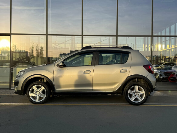 2017 Renault Sandero Stepway II, бежевый, 730000 рублей - вид 7