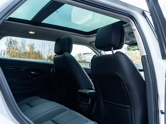 2025 Land Rover Range Rover Evoque L II Рестайлинг, белый, 6490000 рублей - вид 11