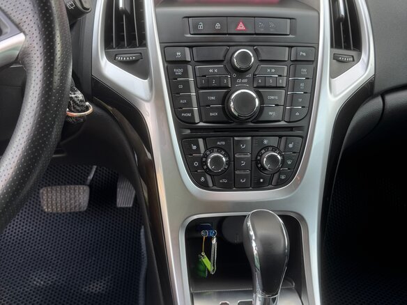 2013 Opel Astra GTC J Рестайлинг, белый, 1120000 рублей - вид 7