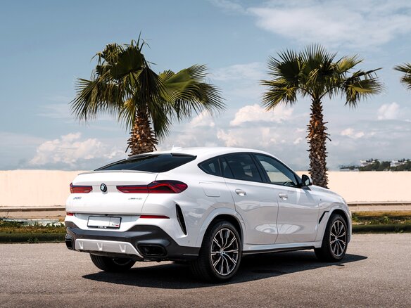 2020 BMW X6 40i III (G06), белый, 7499900 рублей - вид 8