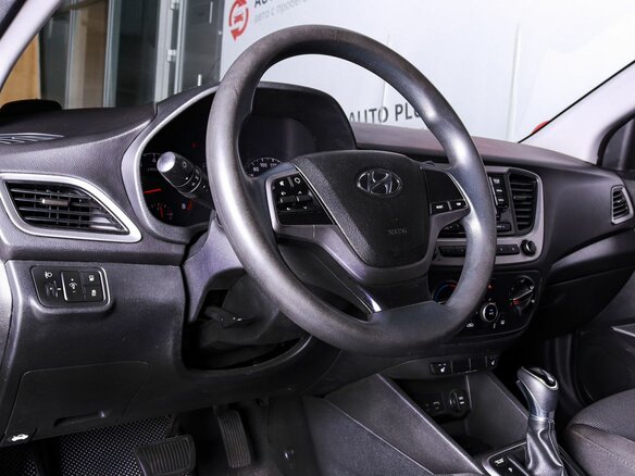 2017 Hyundai Solaris II, серый, 725000 рублей - вид 6