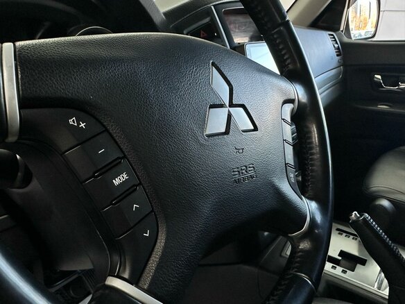 2010 Mitsubishi Pajero IV, коричневый, 1879000 рублей - вид 12