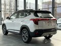 2026 Kia Seltos I Рестайлинг, белый - вид 3