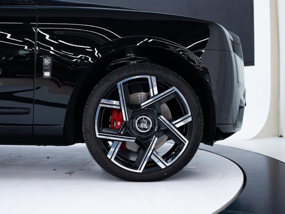 2026 Rolls-Royce Cullinan Black Badge I Рестайлинг (Series II), чёрный, 50000000 рублей - вид 14