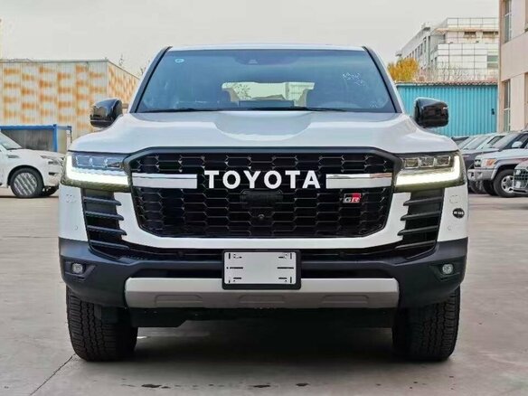 2022 Toyota Land Cruiser 300 Series, белый, 11548000 рублей