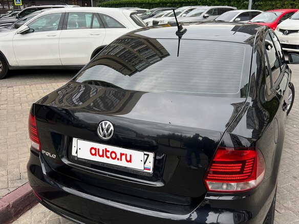 2017 Volkswagen Polo V Рестайлинг, чёрный, 1100000 рублей - вид 4
