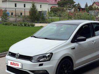 2016 Volkswagen Polo V Рестайлинг, белый, 1400000 рублей, вид 1