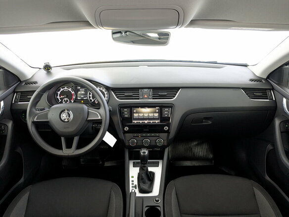 2019 Skoda Octavia III (A7) Рестайлинг, белый, 1790000 рублей - вид 13