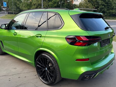 2024 BMW X5 M60i IV (G05/G18) Рестайлинг, зелёный, 15300000 рублей, вид 5