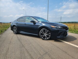 2017 Toyota Camry US Market VIII (XV70), синий, 1960000 рублей, вид 4