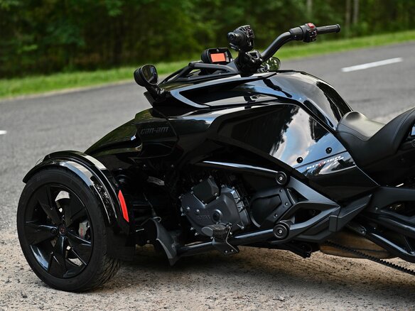 2023 BRP Can-Am Spyder, чёрный, 1800000 рублей - вид 5