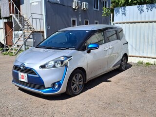 2017 Toyota Sienta II, серебристый, 1240000 рублей, вид 1