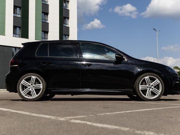 2011 Volkswagen Golf R VI, чёрный, 1550000 рублей - вид 4