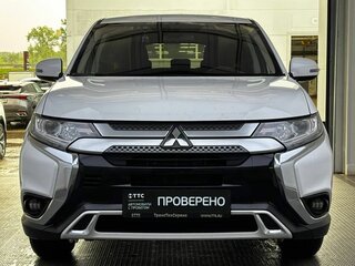 2019 Mitsubishi Outlander III Рестайлинг 3, белый, 2200000 рублей, вид 2