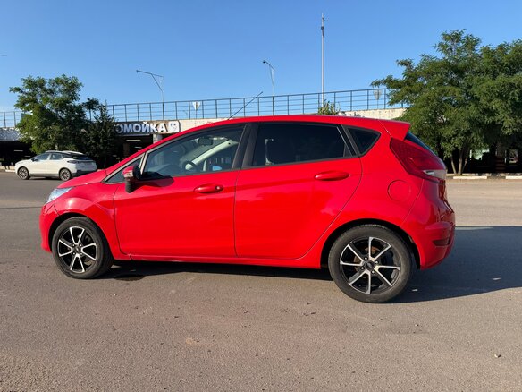 2009 Ford Fiesta Mk6, красный - вид 7