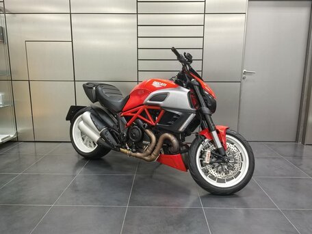 2013 Ducati Diavel, красный, 1000000 рублей, вид 1