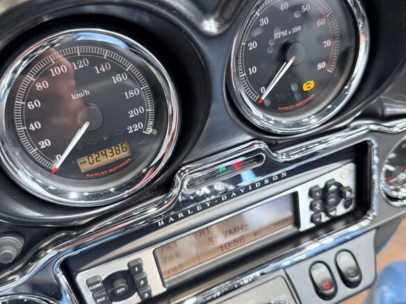 2011 Harley-Davidson Electra Glide, голубой, 1299000 рублей - вид 28