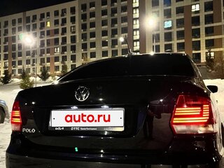 2017 Volkswagen Polo V Рестайлинг, чёрный, 1189000 рублей, вид 3