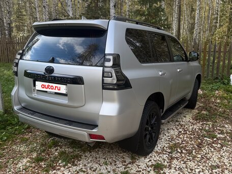 2021 Toyota Land Cruiser Prado 150 Series Рестайлинг 3, серебристый, 6700000 рублей, вид 5