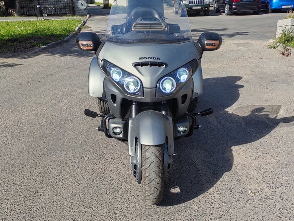 2005 Honda GL 1800 Gold Wing, серый, 2200000 рублей - вид 4