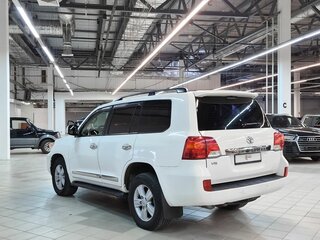 2012 Toyota Land Cruiser 200 Series Рестайлинг 1, белый, 2898000 рублей, вид 4