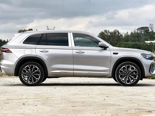 2026 Geely Monjaro (Xingyue L) I Рестайлинг 2 (China Market), серебристый, 3750000 рублей, вид 4