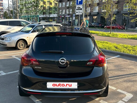 2013 Opel Astra J Рестайлинг, чёрный, 730000 рублей - вид 2
