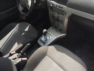 2011 Opel Astra H Рестайлинг, серебристый, 560000 рублей, вид 5