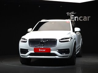 2025 Volvo XC90 B5 II Рестайлинг 2, белый, 7555069 рублей, вид 3