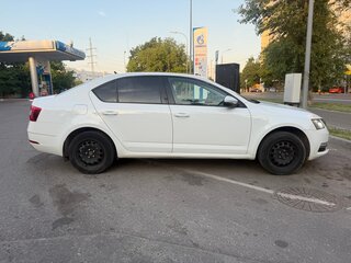 2017 Skoda Octavia III (A7) Рестайлинг, белый, 950000 рублей, вид 2