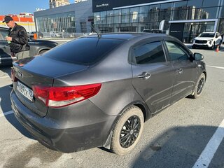 2015 Kia Rio III Рестайлинг, серый, 490000 рублей, вид 4