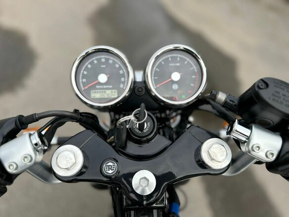 2024 Royal Enfield Continental GT, серебристый, 569000 рублей - вид 11
