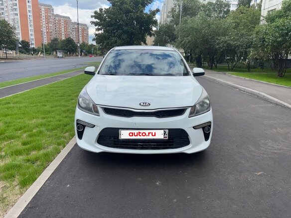 2019 Kia Rio IV, белый, 950000 рублей