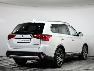 2018 Mitsubishi Outlander III Рестайлинг 2, белый, 2149000 рублей, вид 5