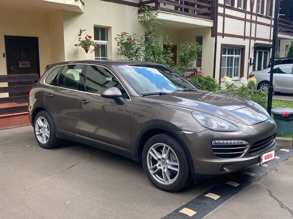 2011 Porsche Cayenne II (958), коричневый, 1800000 рублей - вид 2