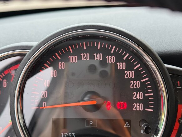 2020 Mini Hatch Cooper III (F55/F56) Рестайлинг, оранжевый, 2220000 рублей - вид 7