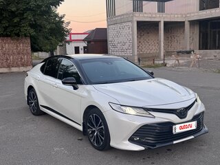 2020 Toyota Camry VIII (XV70), белый, 2790000 рублей, вид 2