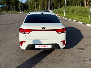 2017 Kia Rio IV, белый, 800000 рублей, вид 4