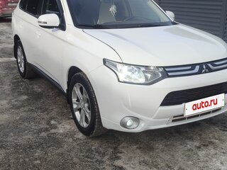 2013 Mitsubishi Outlander III, белый, 1300000 рублей, вид 2
