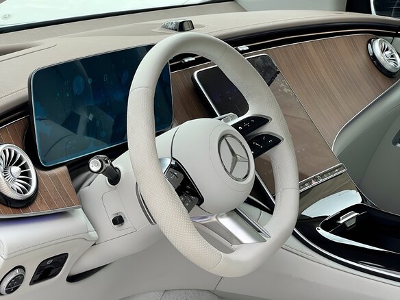 2025 Mercedes-Benz EQE SUV 500, чёрный, 7080000 рублей - вид 8